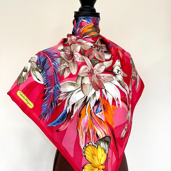 New Salvatore Ferragamo Scarf Butterfly in Flower Garden Silk Wrap - Picture 2 of 15